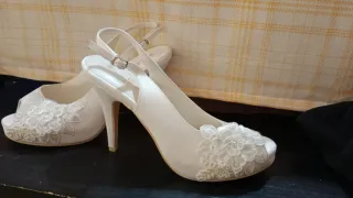 Zapatos de fiesta blancos con encaje