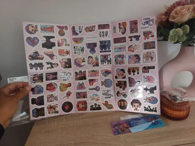 Lote K.Pop Demon Hunter Stickers y Pulsera