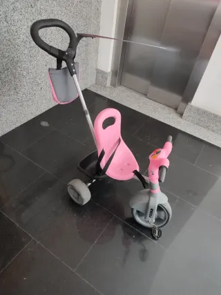 Triciclo infantil rosa con capota