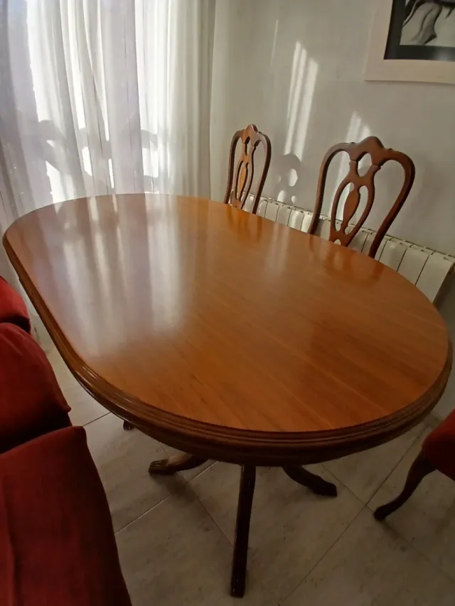 Mesa comedor madera con 6 sillas tapizadas