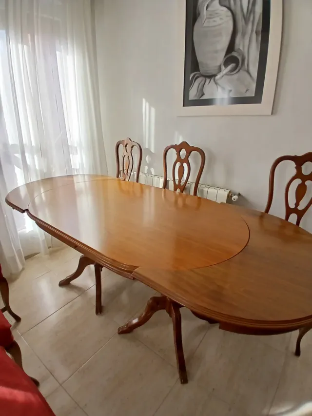 Mesa comedor madera con 6 sillas tapizadas
