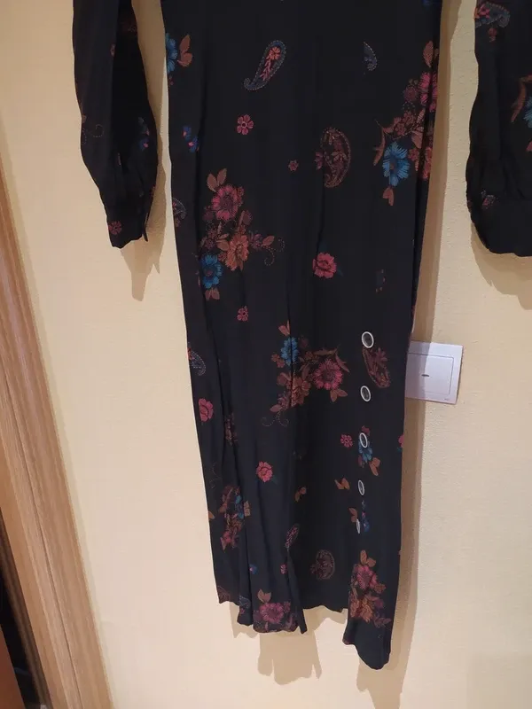 Vestido negro estampado floral