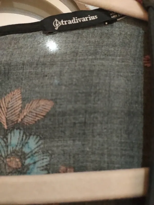 Vestido negro estampado floral