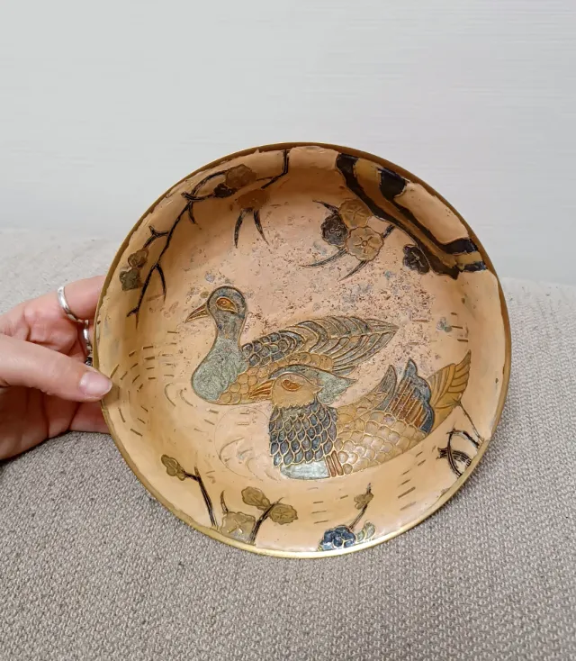 Antica alzatina in ottone con smalti cloisonné