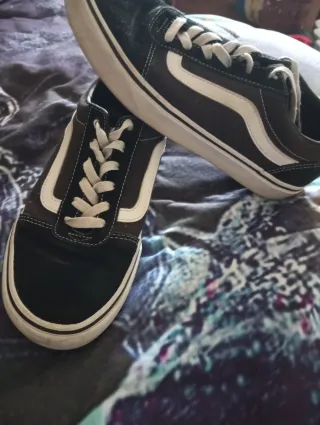 Zapatillas Vans Negras y Blancas