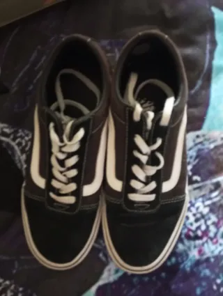 Zapatillas Vans Negras y Blancas