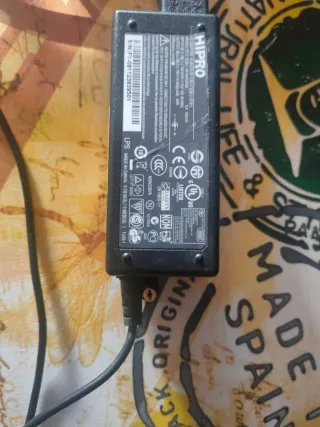 Cargador HIPRO 65W para portátil Packard Bell