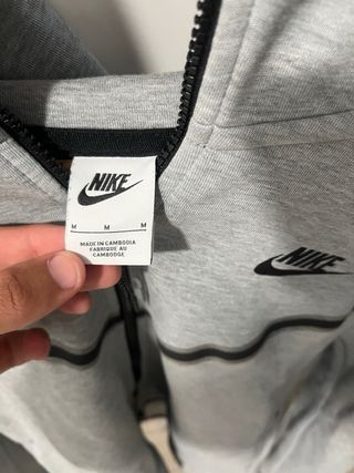 Chaqueta Nike Tech Gris