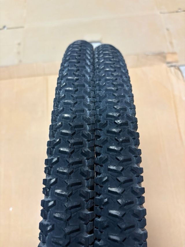 Cubiertas Hutchinson Python 2 29x2.1