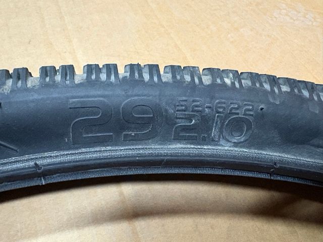 Cubiertas Hutchinson Python 2 29x2.1