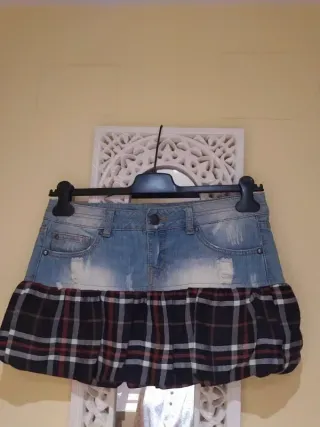 Falda vaquera con estampado de cuadros