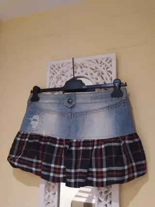 Falda vaquera con estampado de cuadros