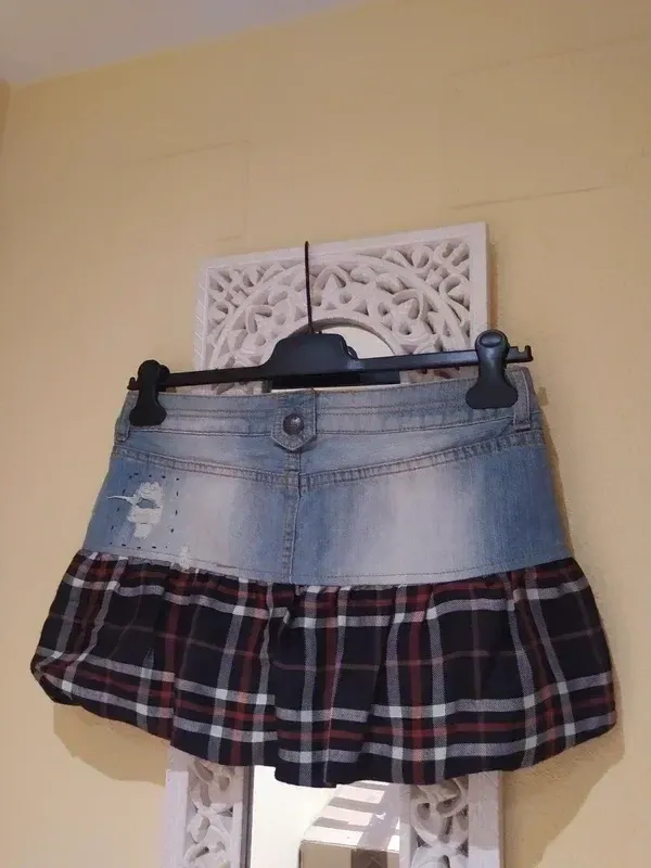 Falda vaquera con estampado de cuadros