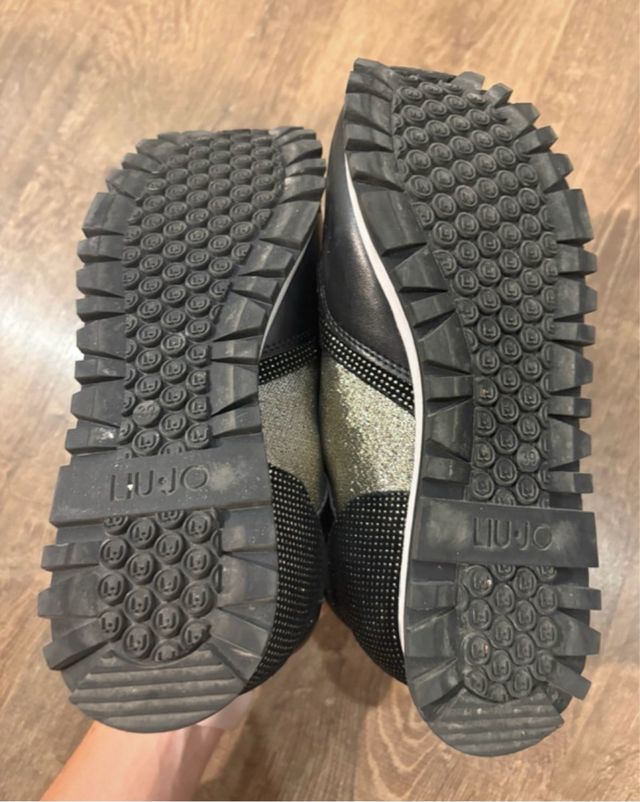 Deportivas Liu Jo negras y doradas T.39