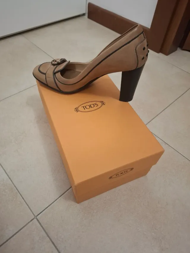 Scarpe Tod's donna beige con fibbia