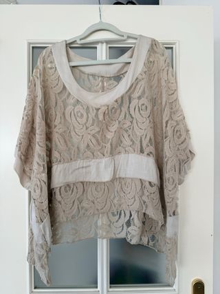 Camisa bohemia de encaje beige