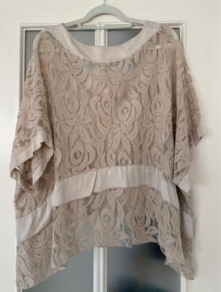 Camisa bohemia de encaje beige
