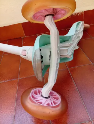 Patinete infantil 3 ruedas. Azul claro y rosa