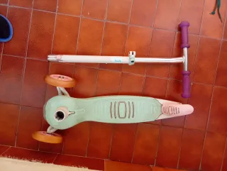 Patinete infantil 3 ruedas. Azul claro y rosa