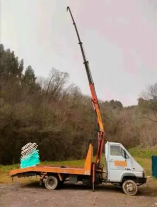 Renault B110 . Grua porramaquinaria