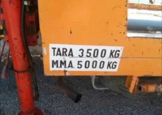 Renault B110 . Grua porramaquinaria