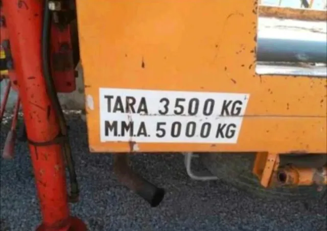 Renault B110 . Grua porramaquinaria