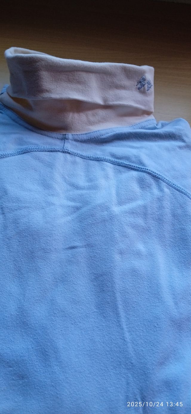 Camiseta térmica azul y beige