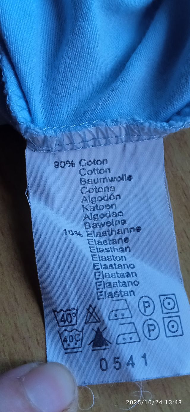 Camiseta térmica azul y beige