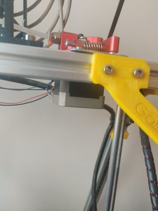 Impresora 3D Personalizada Negra y Amarilla