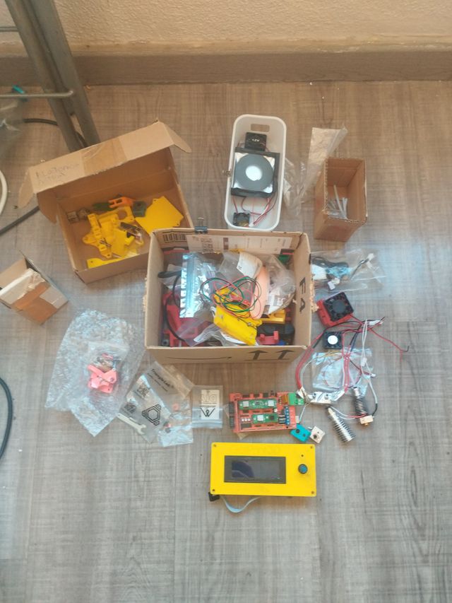 Impresora 3D Personalizada Negra y Amarilla