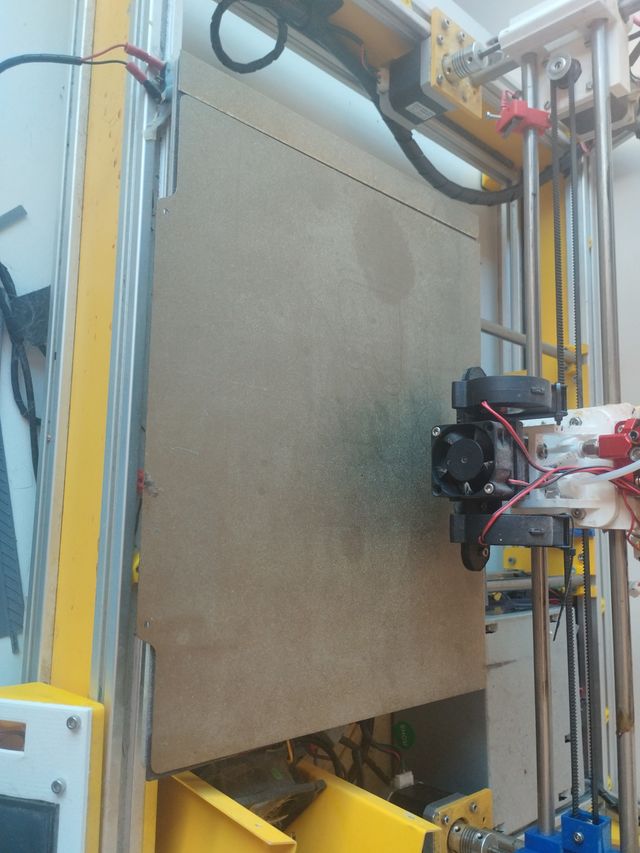 Impresora 3D Personalizada Negra y Amarilla