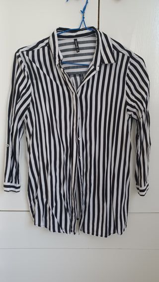 Camisa Stradivarius Rayas Blanco y Negro