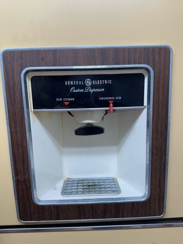 Nevera Vintage con dispensador