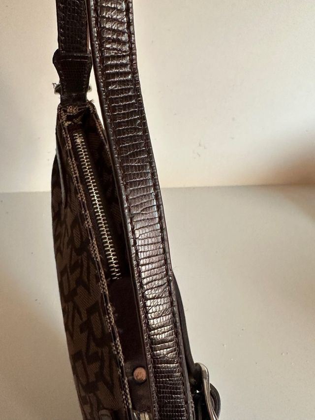 Bolsito DKNY Monogram Marrón