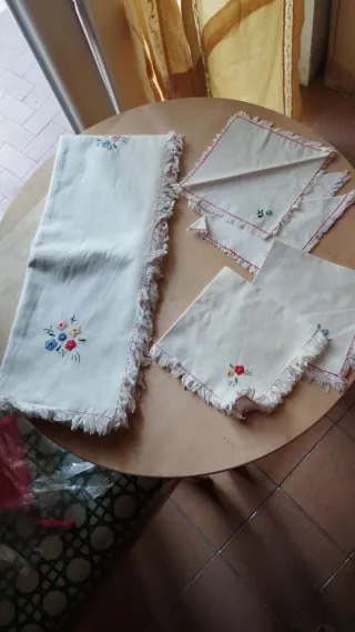 Tovaglia ricamata floreale