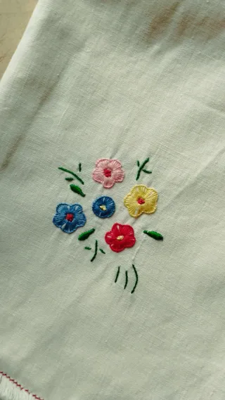 Tovaglia ricamata floreale