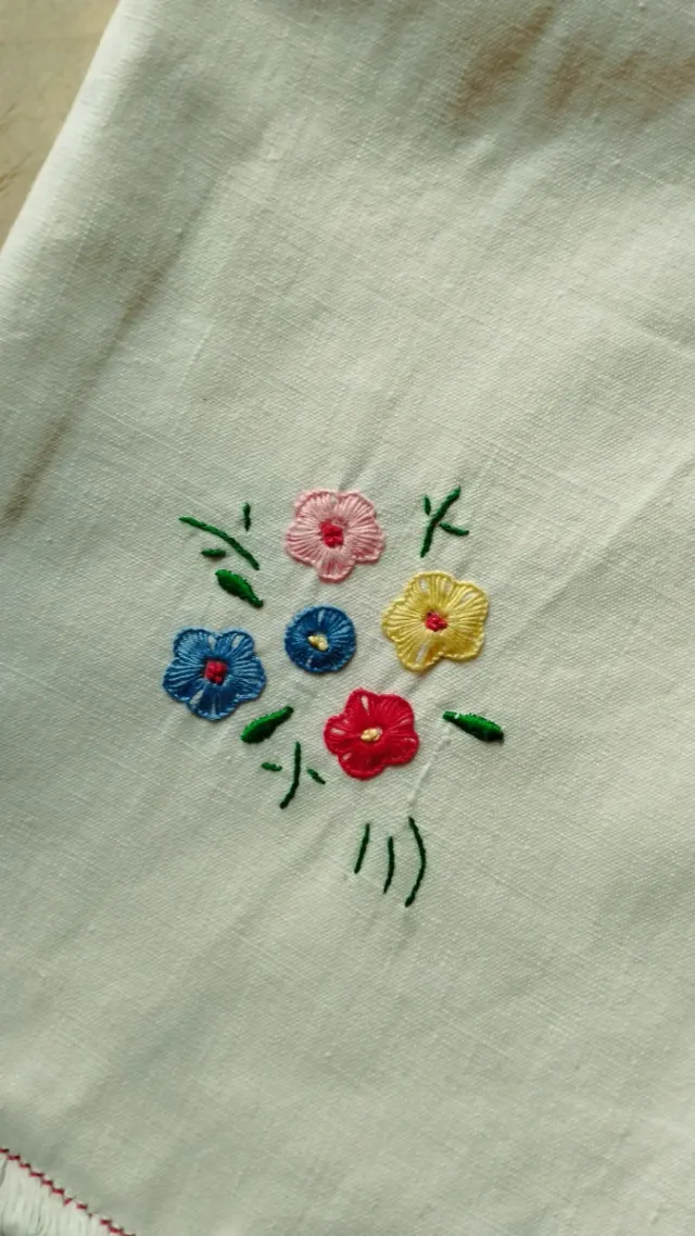 Tovaglia ricamata floreale