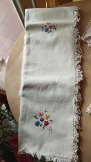 Tovaglia ricamata floreale