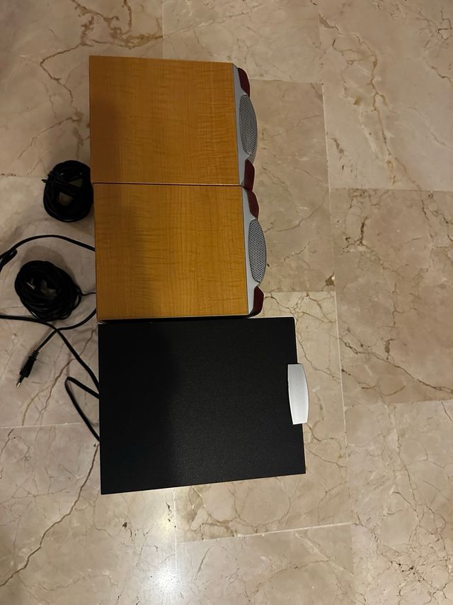 Altavoces Monster Subwoofer y Satélites