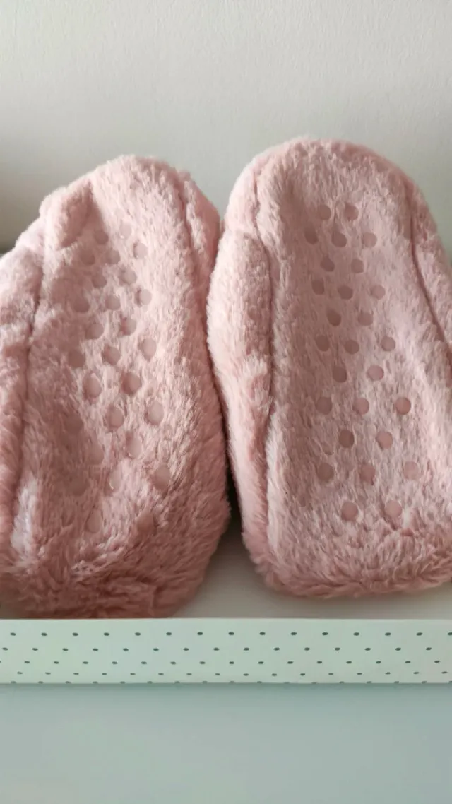 Patucos rosas con corazón