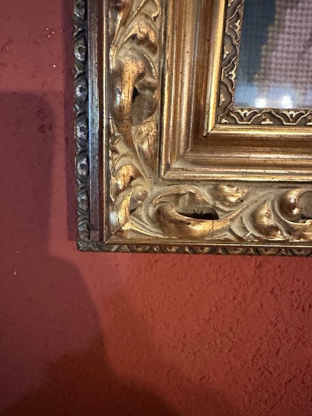 Antica cornice dorata con ricamo punto croce