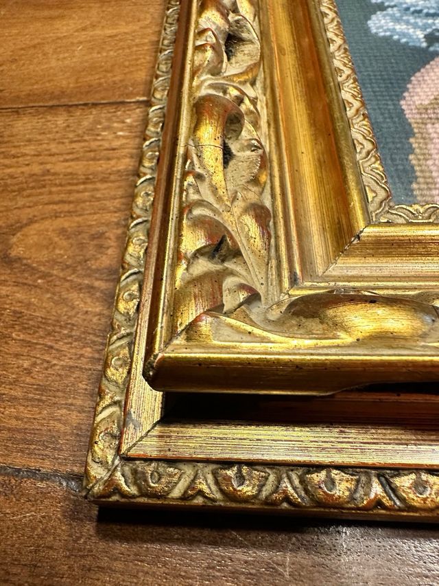 Antica cornice dorata con ricamo punto croce