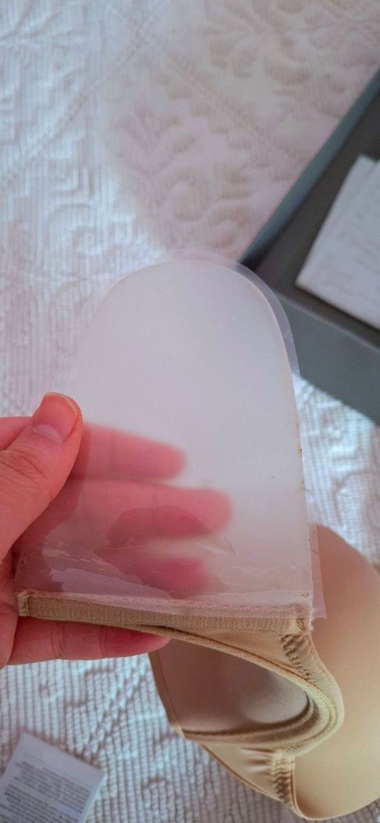 Sujetador Oysho sin tirantes push up beige