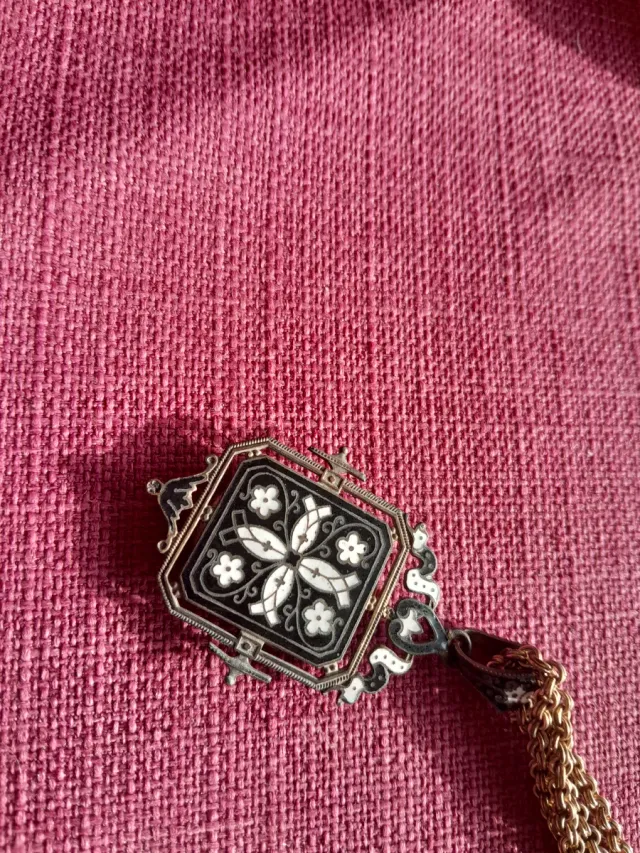 Lote de medallas y monedas antiguas