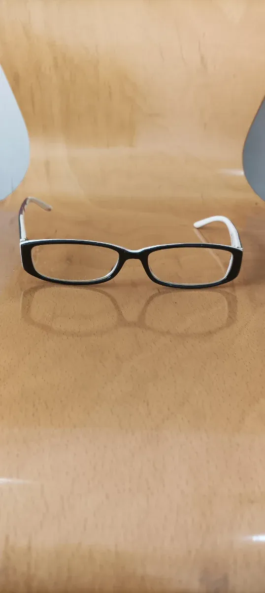 Gafas Moschino Montura Negra y Blanca