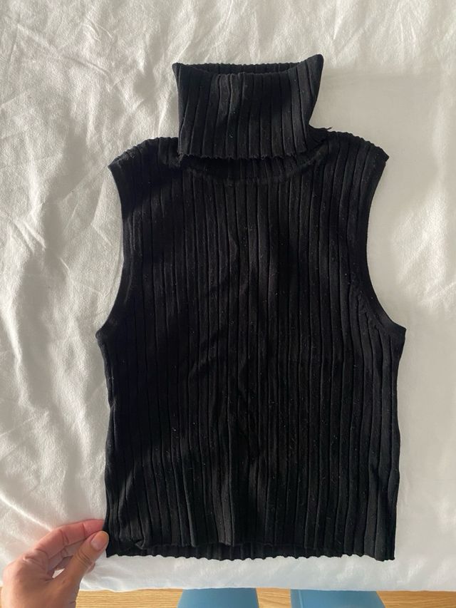 Camiseta cuello alto negra