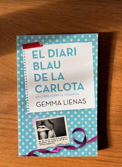El diari blau de la Carlota: Un llibre sobre la...