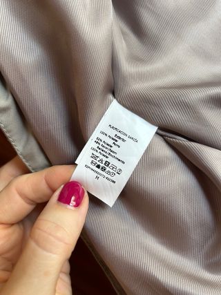 Cazadora Purificación García color piedra.