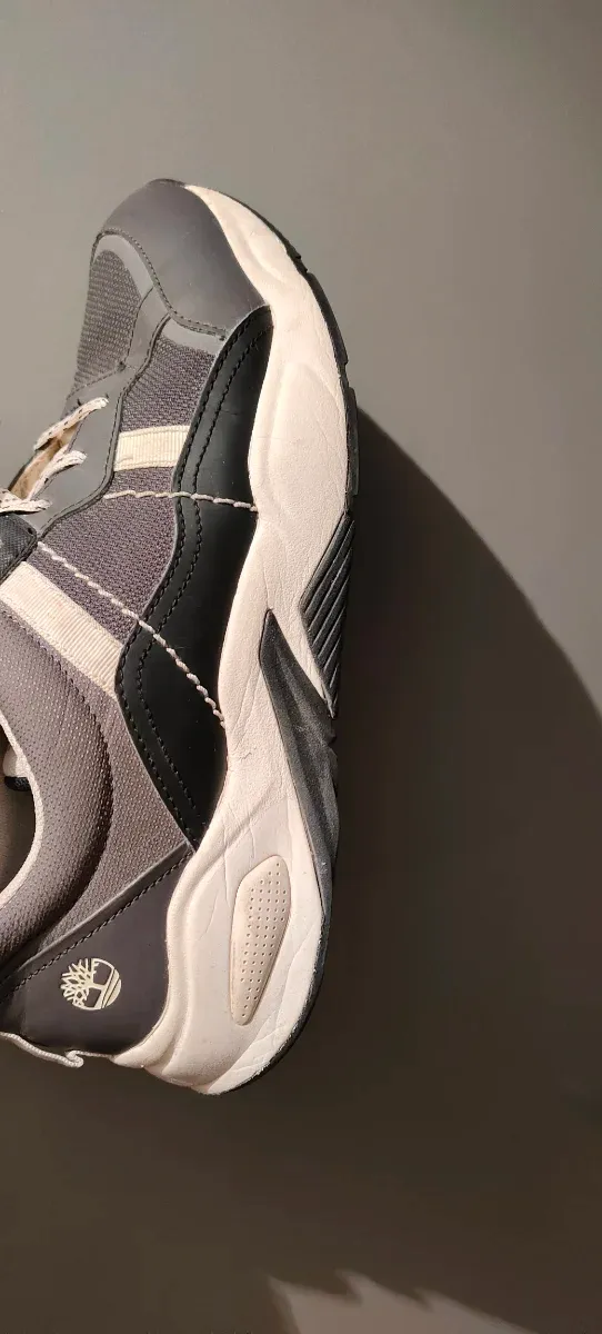 Zapatillas Timberland grises y blancas