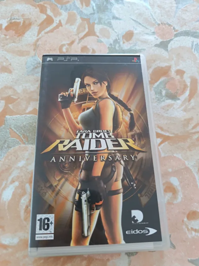 Lara Croft Tomb Raider Anniversary PSP